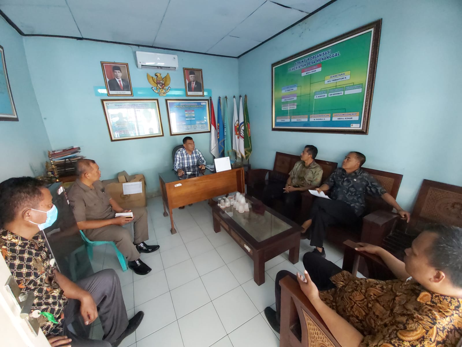 CAMAT MOJOSARI AJAK PERANGKAT DESA MEDIASI SENGKETA LAPANGAN DESA MENANGGAL